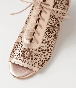 Bonzza Lrg Pale Rose Gold Leather Sandals