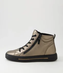 Courtyard 04 Taiga Leather Lace Up Boots