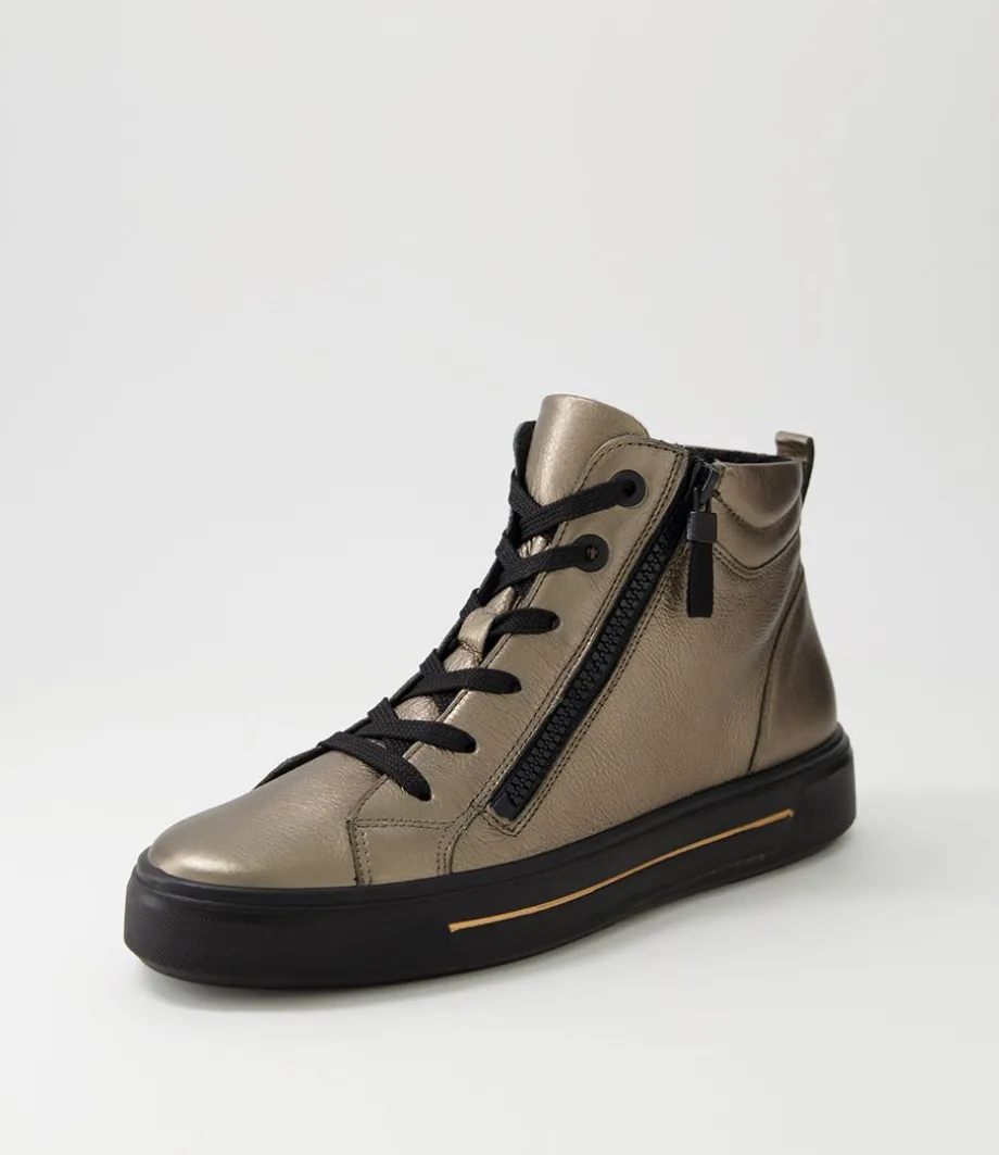Courtyard 04 Taiga Leather Lace Up Boots
