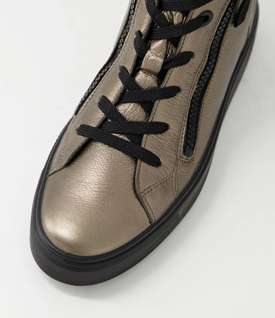 Courtyard 04 Taiga Leather Lace Up Boots
