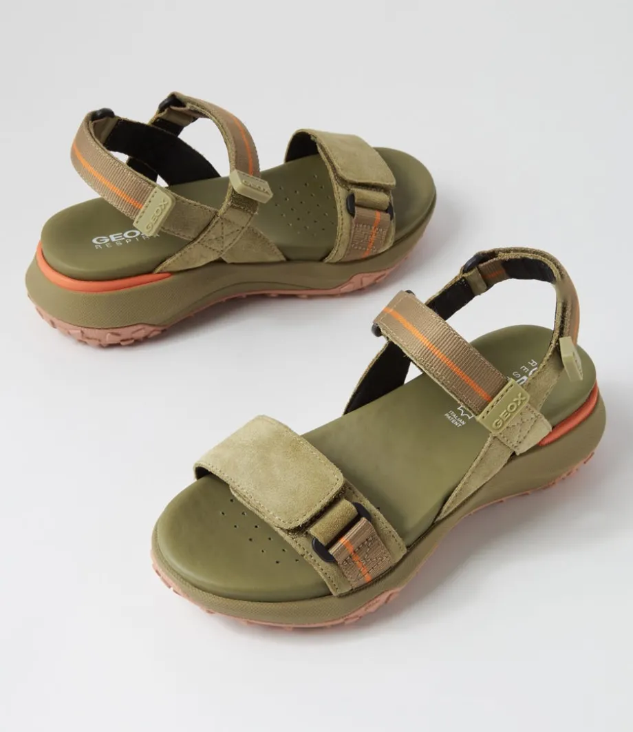 D Sorapis Grip B Pistachio Suede Sandals