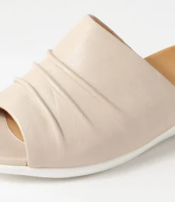 Elija Xw Almond Leather Slides
