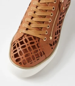 Flynng Tan White Leather Sneakers