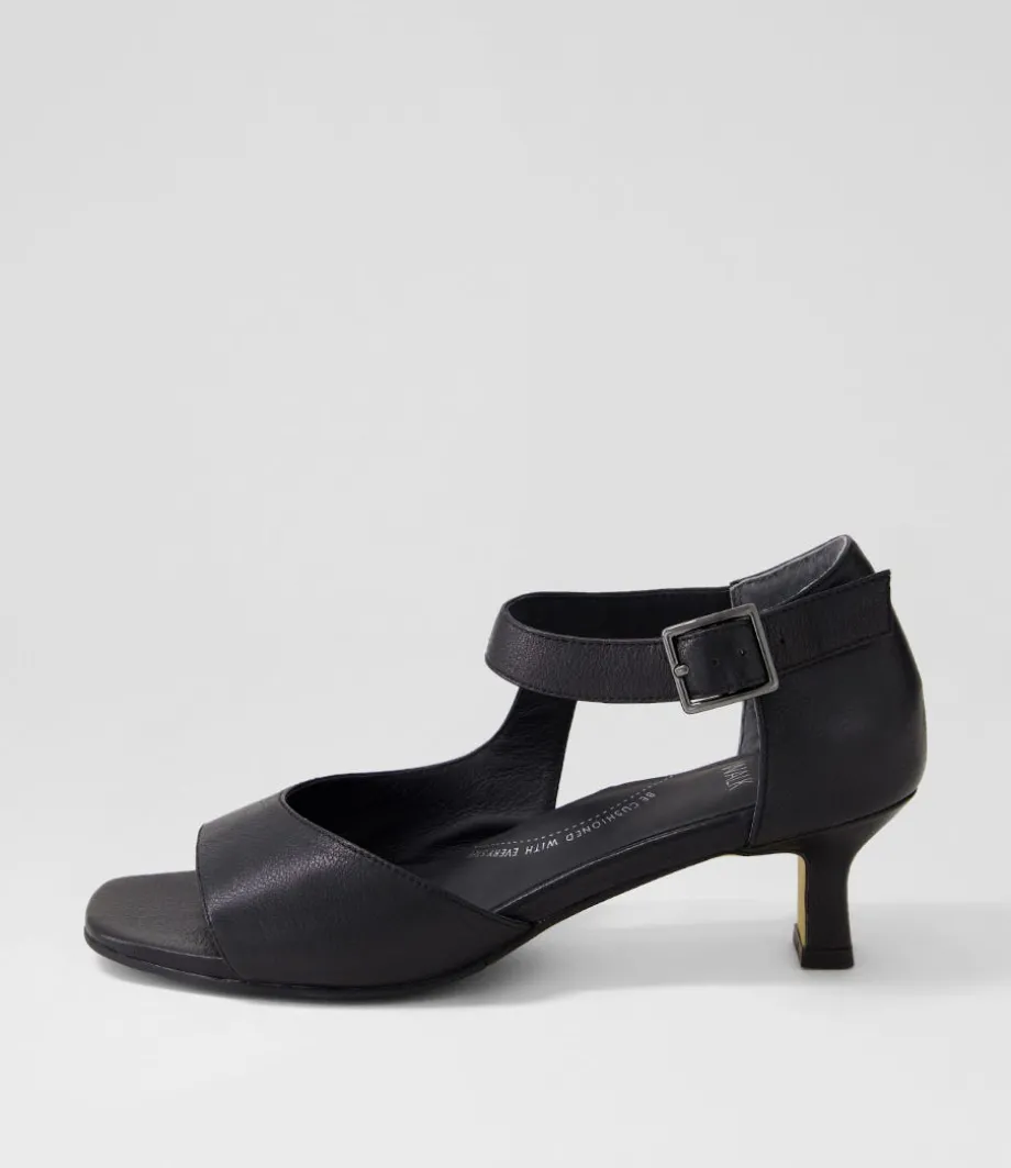 Irunn Xw Black Leather Sandals