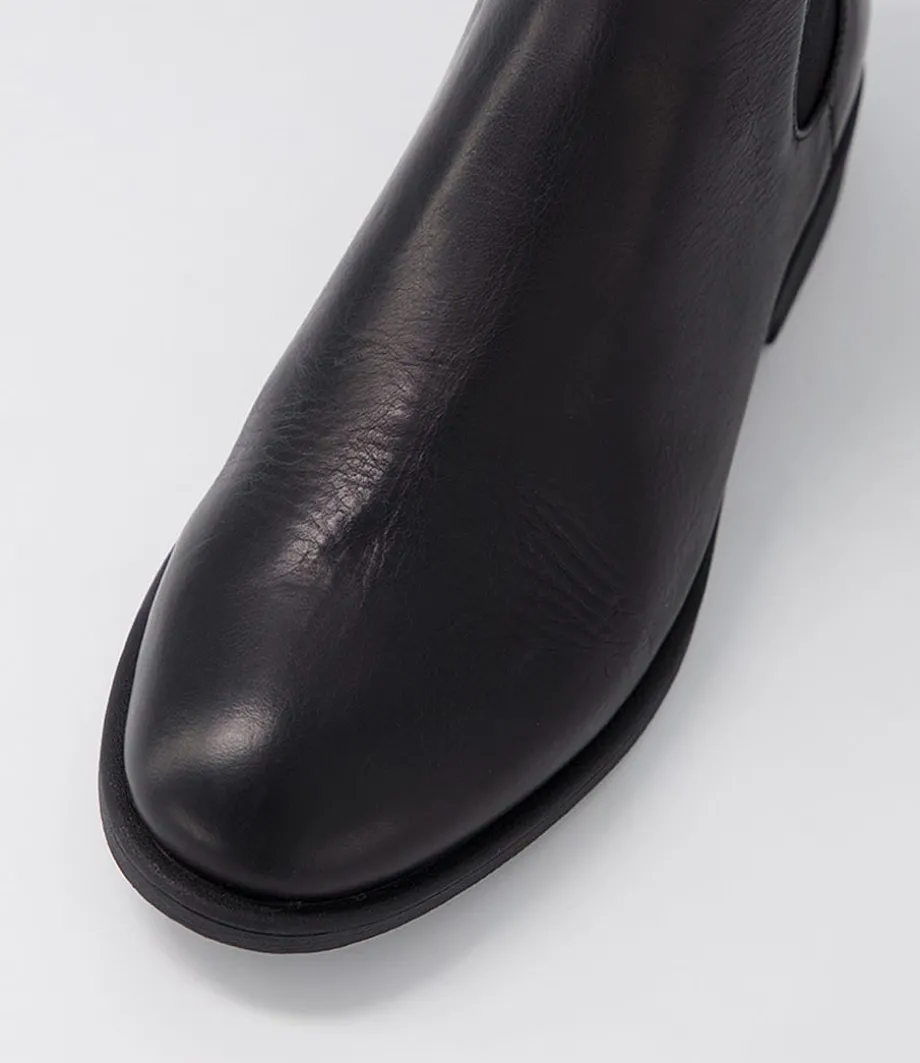 Martela Black Leather Chelsea Boots