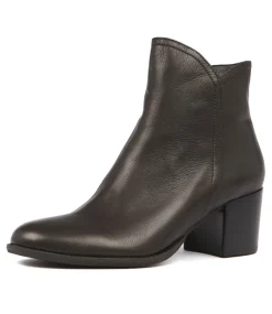 Mockas Black Leather