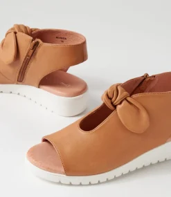 Moneka Dark Tan White Leather Sandals