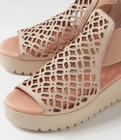 Odate Cafe Nude Leather Sandals
