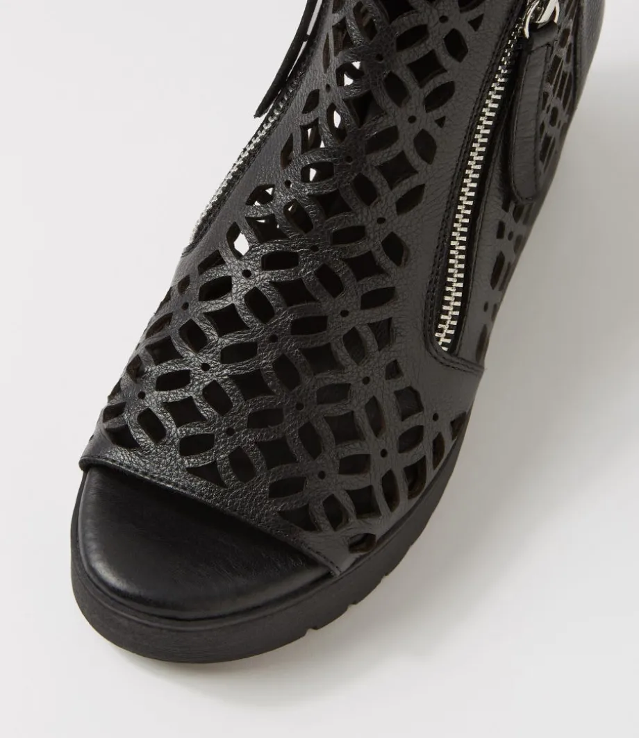 Olizzi Black Leather Sandals