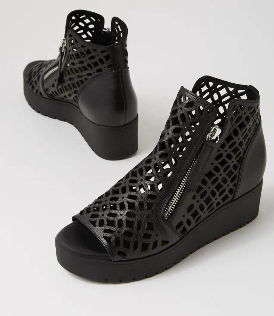 Olizzi Black Leather Sandals