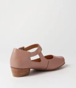 Qango Xw Cappuccino Leather Flat Shoes