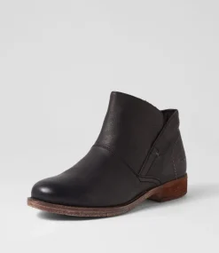 Sienna 81 Black Leather Chelsea Boots